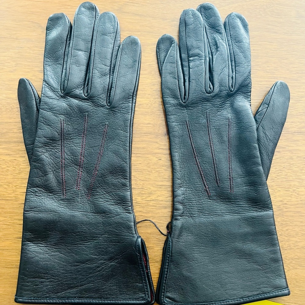 Beautiful Black Leather Gloves